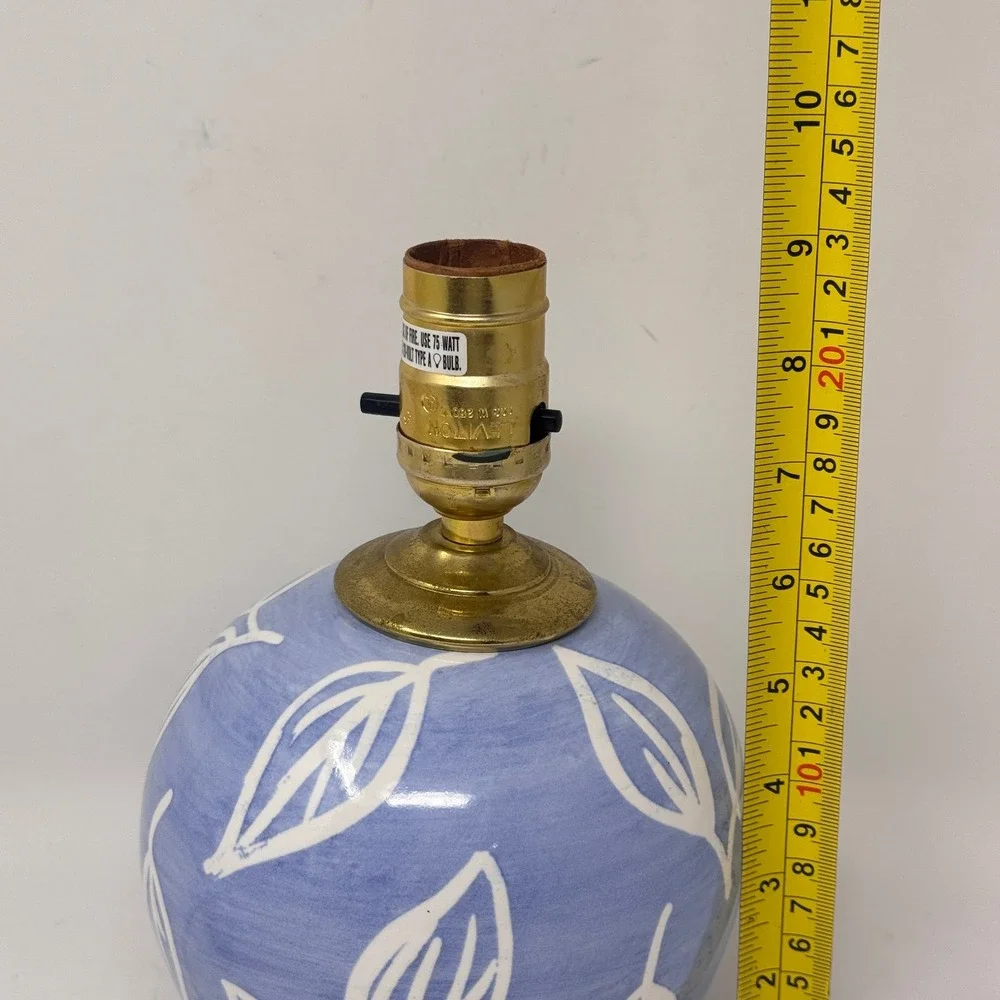 Blue & White Ceramic Table Lamp Leaf Pattern 9